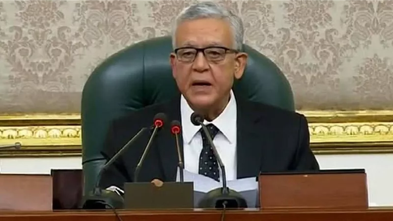 «جبالي» يُحيل قرار جمهوري و3 مشروعات إلى اللجان المختصة