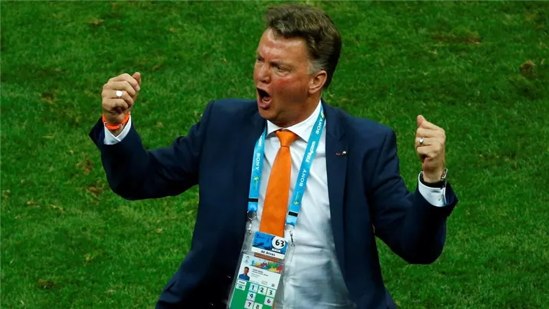 مدرب هولندا يشن تصريحات صادمة بشأن فوز الأرجنتين بكأس العالم