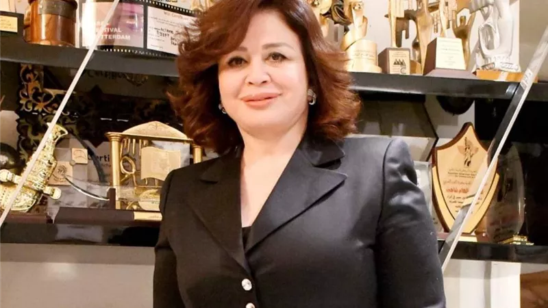 إلهام شاهين تشارك كـ رئيسة شرفية في مهرجان إيزيس الدولي لمسرح المرأة