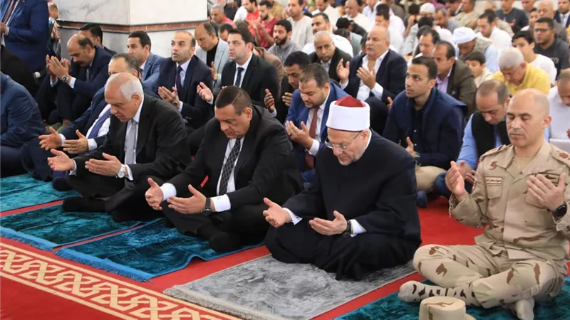وزير التنمية المحلية يفتتح مسجد الروضة بحدائق الأهرام