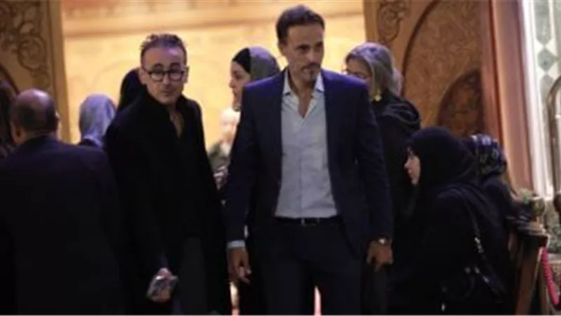 نجوم الفن يقدمون واجب العزاء في والدة كريم عبدالعزيز