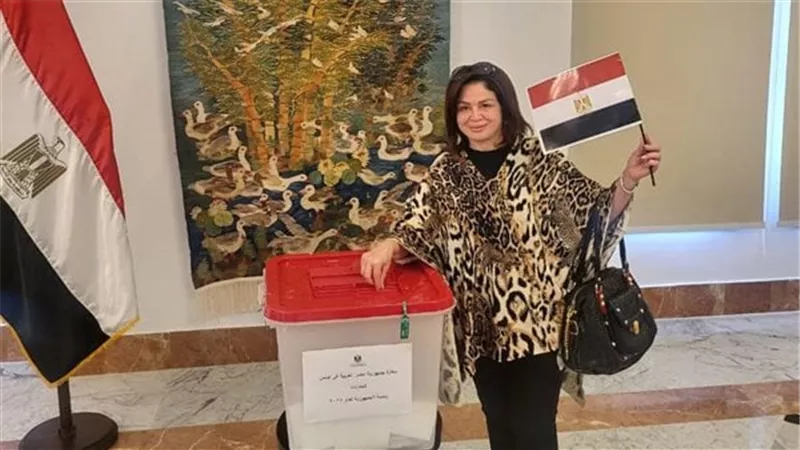 إلهام شاهين: انزلوا دي بلدكم ولازم يكون ليكم رأي