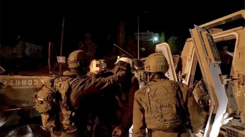 قوات الاحتلال يعتقل 25 فلسطينيا من الضفة الغربية