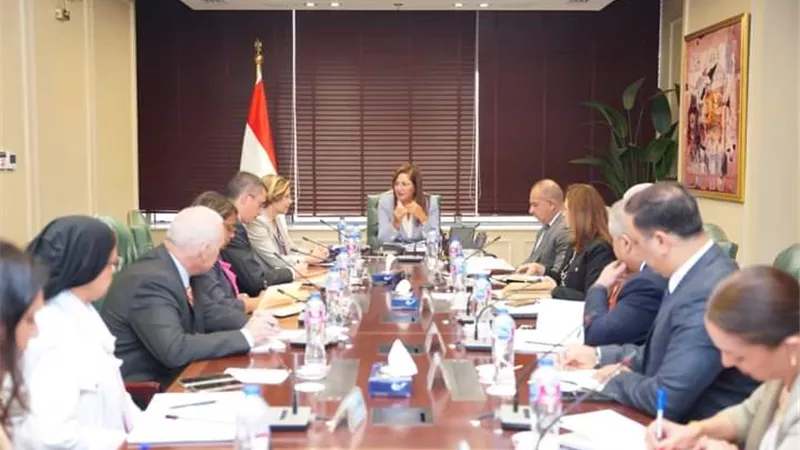 الدكتورة هالة السعيد تبحث سبل التعاون مع وفد البنك الدولي