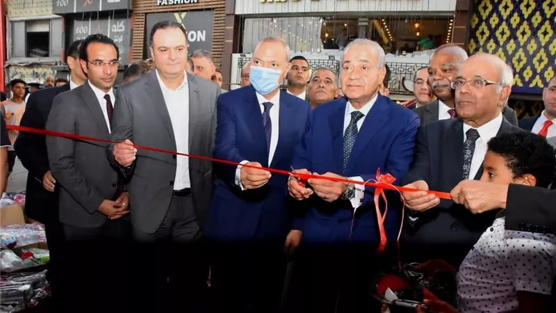 وزير التموين ومحافظ القليوبية يفتتحان معرض 
