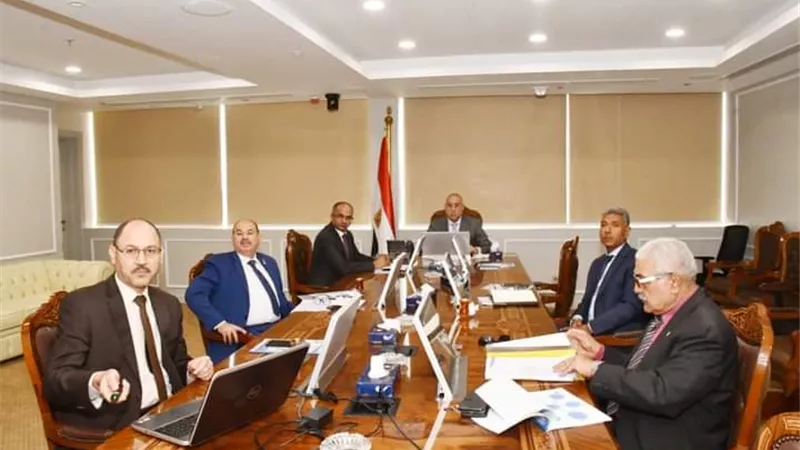 وزير الإسكان يتابع إجراءات تطوير محطة الصرف الصحي بالإسكندرية
