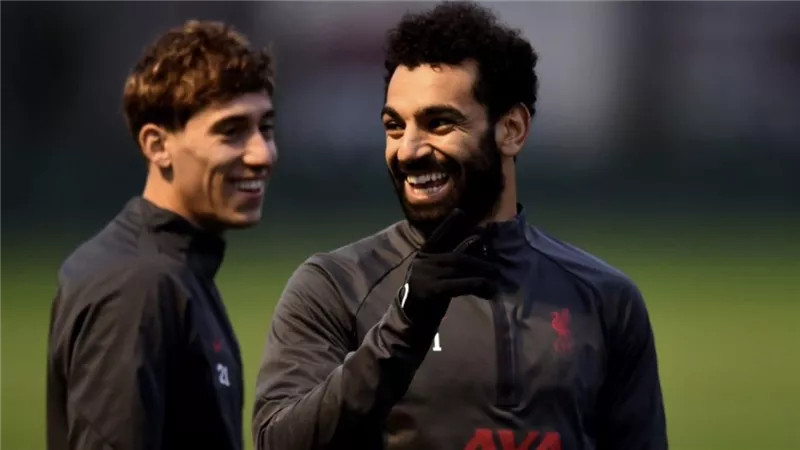 بعيون زميله: صلاح يحقق الاعتراف من قبل مدافع ليفربول