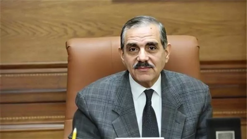 قص وتجميل الأشجار.. محافظ كفر الشيخ يستعد لـ العام الدراسي الجديد