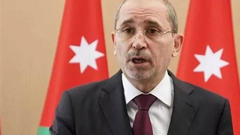 الخارجية الأردنية تطالب بفتح المعابر لتمرير المساعدات لغزة