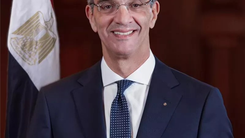 «وزير الإتصالات» يغادر إلي أمريكا لبحث تعزيز التعاون مع مصر 