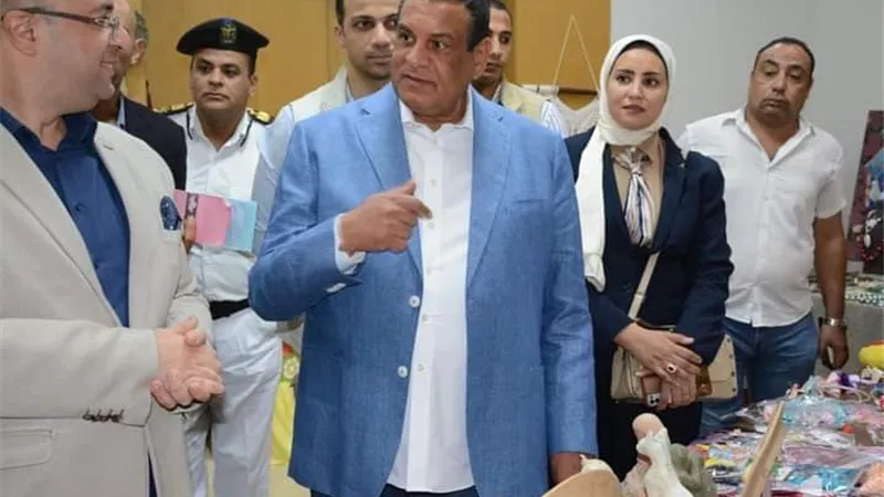 ضمن مبادرة الوزارة.. وزير التنمية المحلية ومحافظ بني سويف يفتتحان معرض 