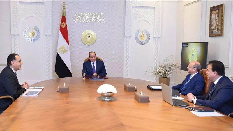 السيسي يستعرض آليات متابعة التزامات المستثمرين لإنشاء المنشآت الصحية