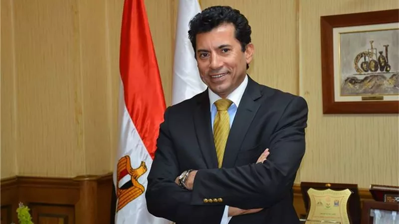 أشرف صبحي واللجنة التنفيذية يبحثان أليات تطوير وحدات الطب الرياضي