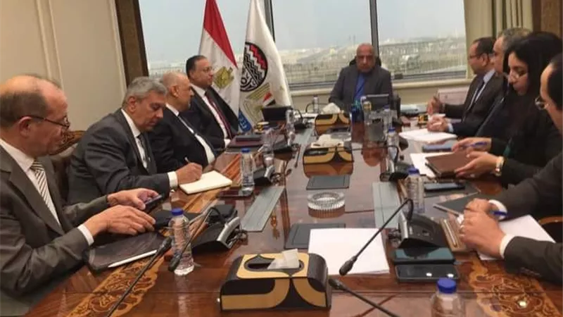 وزير قطاع الأعمال يوجه بالمتابعة الميدانية من قبل رؤساء الشركات القابضة لرفع معدلات التصدير