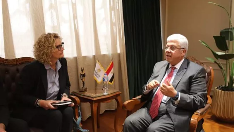 التعليم العالي يؤكد على دعم شباب الباحثين وتقديم منح لأعضاء هيئة التدريس