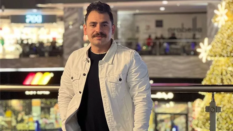 رشوان يهنئ النقيب أحمد محمد نجيب بمناسبة عقد قران سيادته