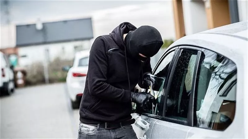 سقوط أخطر عصابة سرقة اللوحات المعدنية من السيارات في العمرانية
