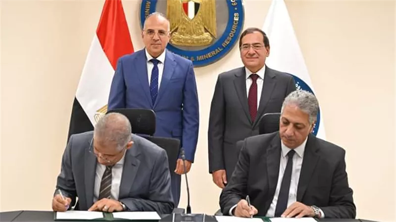 سويلم والملا يشهدان توقيع بروتوكول تعاون مشترك بشأن ترخيص إحتياجات المياه