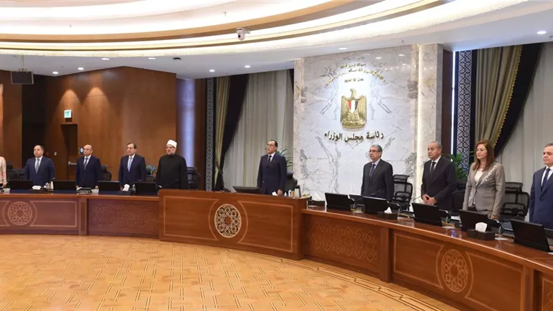 «مجلس الوزراء» يقف دقيقة حدادا على أرواح ضحايا المغرب وليبيا