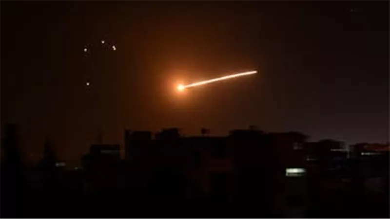 الإعلام السوري: غارة إسرائيلية تستهدف ريف دمشق وأنباء عن وقوع ضحايا