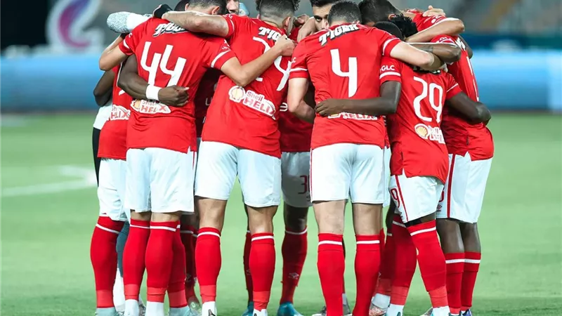 قبل ساعات من غلق الميركاتو الصيفي.. رحيل ثلاثي الأهلي عن الفريق