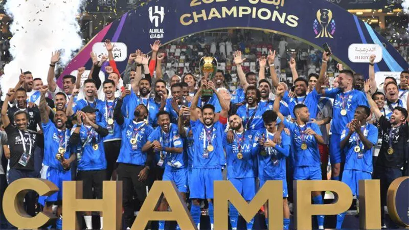 الهلال يتوج بلقب الدوري ويضرب الحزم برباعية نظيفة