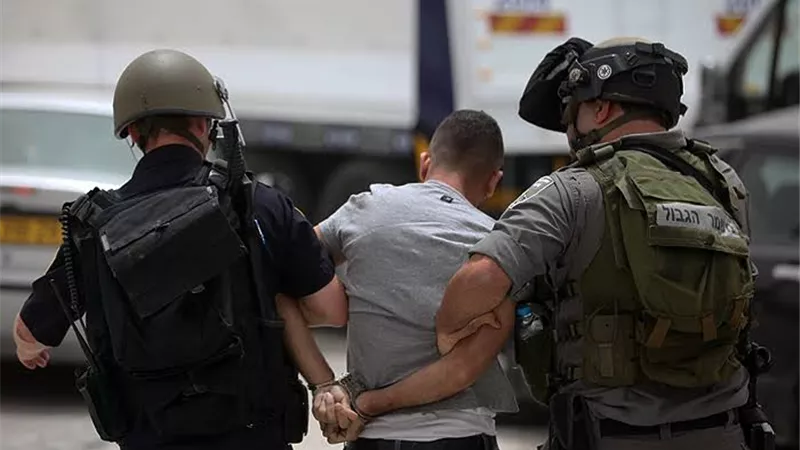 قوات الاحتلال الإسرائيلي تعتقل 21 فلسطينيا في رام الله