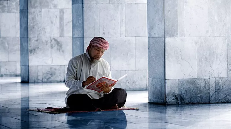 خواطر.. أنا شخصٌ خُلِقتُ من كثرةِ صلاتك على النبي