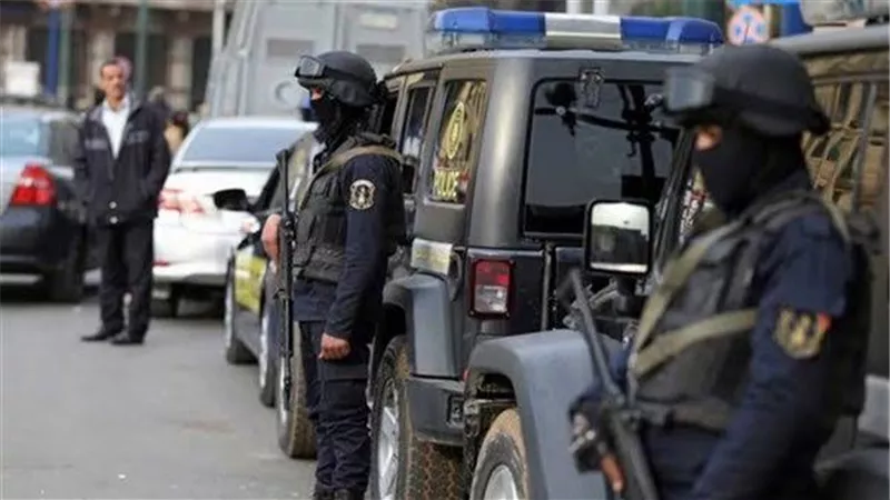 حملات أمنية بأسوان ودمياط لضبط الخارجين عن القانون