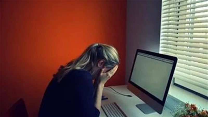 النيابة تُحيل شاب ابتز فتاة بالعمرانية للجنايات.. هددها بنشر صورها