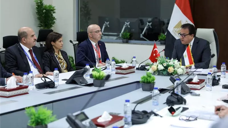 وزير الصحة يستقبل وفد الجمعية التركية لزراعة الأعضاء