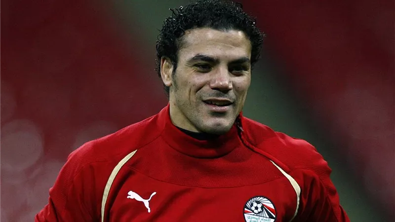 يحتفل عمرو زكي بلدوزر الكره المصرية ونادي الزمالك بميلادة الـ41