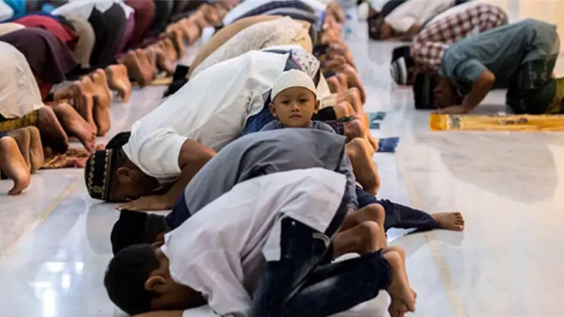 طواف النساء .. أغرب العادات والتقاليد الرمضانية حول العالم