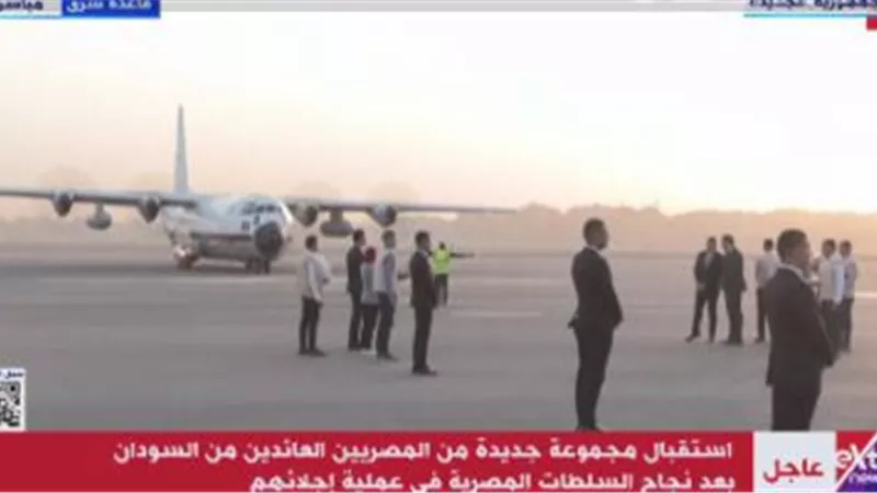 استقبال مجموعة جديدة من المصريين العائدين من السودان