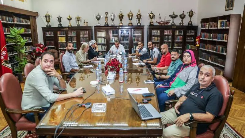 الفائز يحصل على 4 مليون دولار.. الأهلي يجتمع مع كاف بشأن الدوري الإفريقي