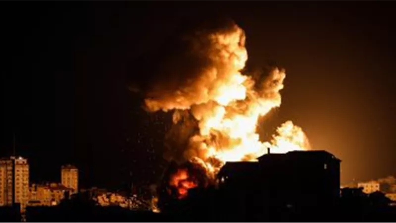 الاحتلال الصهيوني ينفذ أحزمة نارية كثيفة على قطاع غزة