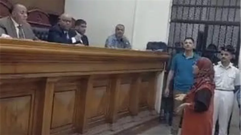 قاتلة طفلها بفاقوس لـ المحكمة: دى غلطة منى.. مش عارفة عملت كده إزاي