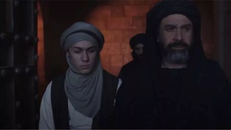 حسن الصباح يدرب ابنه الهادي على القراءة في 