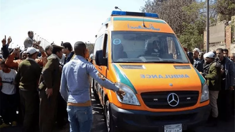سيارة مسرعة تُطيح بـ 3 أشخاص في شبرا الخيمة