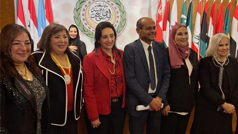 رئيس البورصة المصرية يشارك في مؤتمر جمعية سيدات أعمال مصر 21