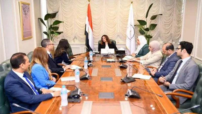 «وزيرة الهجرة» تبحث التعاون مع شركة ابد لتدريب الشباب لسوق العمل