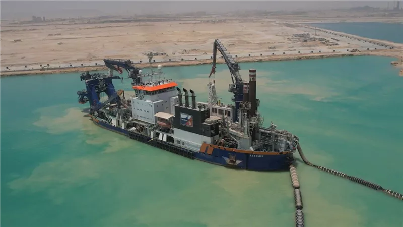 الوزير يكشف أهمية تطوير ميناء السخنة وجذب المستثمرين