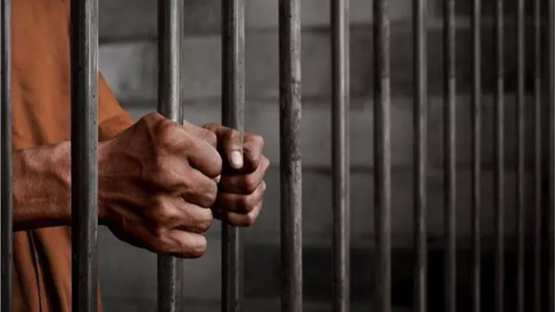 تجديد حبس تاجر مخدرات بحوزته 15 كيلوجرام حشيش في أوسيم