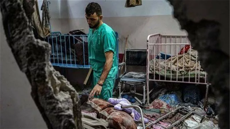 الاحتلال يجبر المرضى والطواقم الطبية على إخلاء مستشفى ناصر 