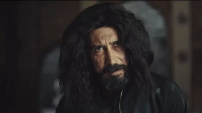 بعد تلاوة زيد بن سيحون لمن يحاكمونه في قلعة ألموت قوله تعالي 