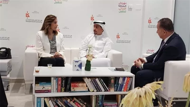وزيرة الثقافة ورئيس هيئة الشارقة يناقشان تسويق الكتب الأجنبية بأسعار مخفضة