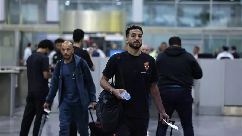 بقيادة الخطيب| بعثة الأهلي تغادر مطار القاهرة وتطير إلي تونس