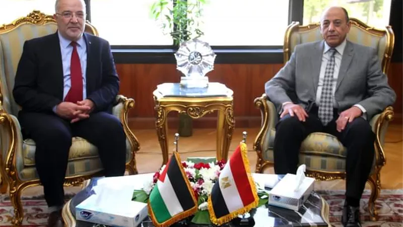 وزير الطيران يبحث استعدادات نقل الحجاج الفلسطينيين إلى الأراضى المقدسة