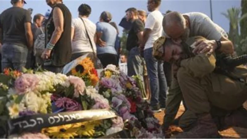 جيش الاحتلال الإسرائيلي يعلن مقتل ضابطين في قطاع غزة