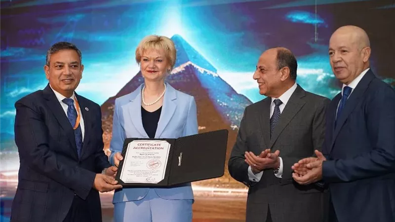 وزير الطيران يؤكد على اهتمام الدولة بتنشيط حركة السياحة العلاجية بمصر
